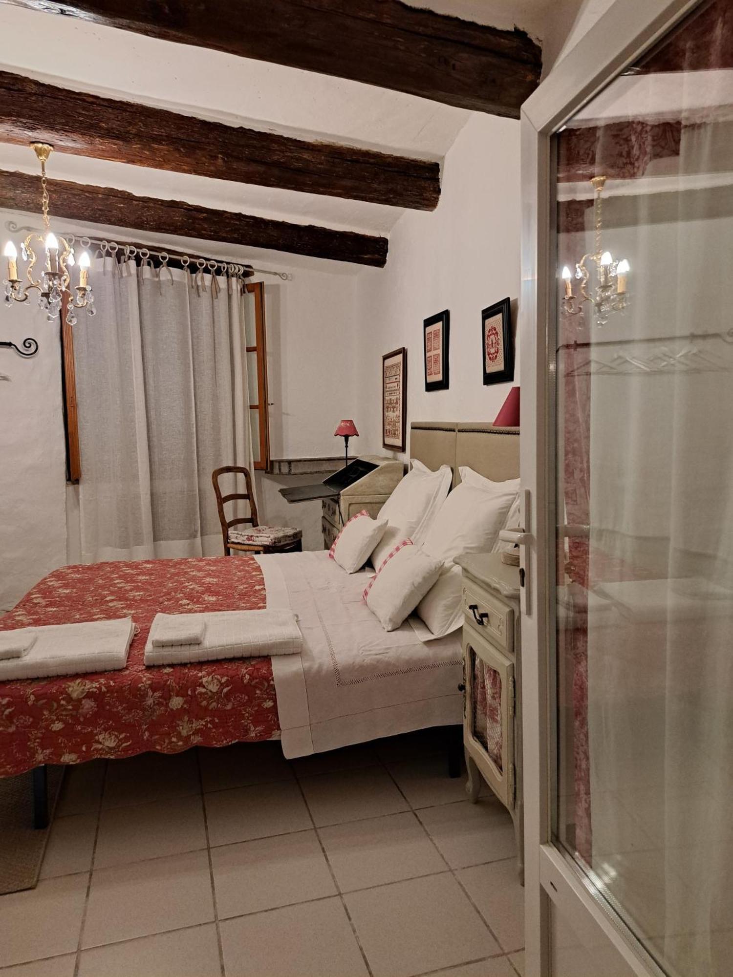 La Maison De Gisele Bed and Breakfast Saint-Victor-des-Oules Exterior foto